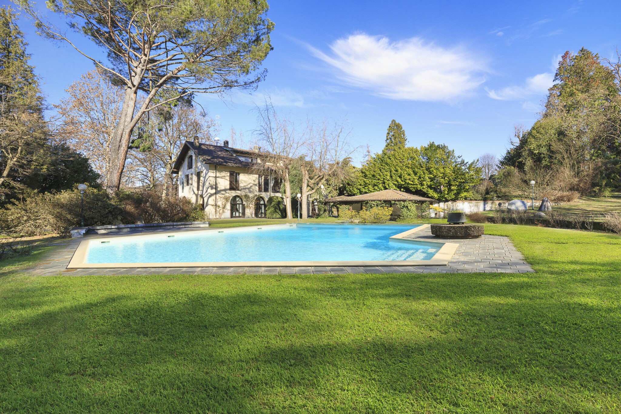 sesto-calende-grande-villa-di-rappresentanza-con-vista-fiume-e-lago
